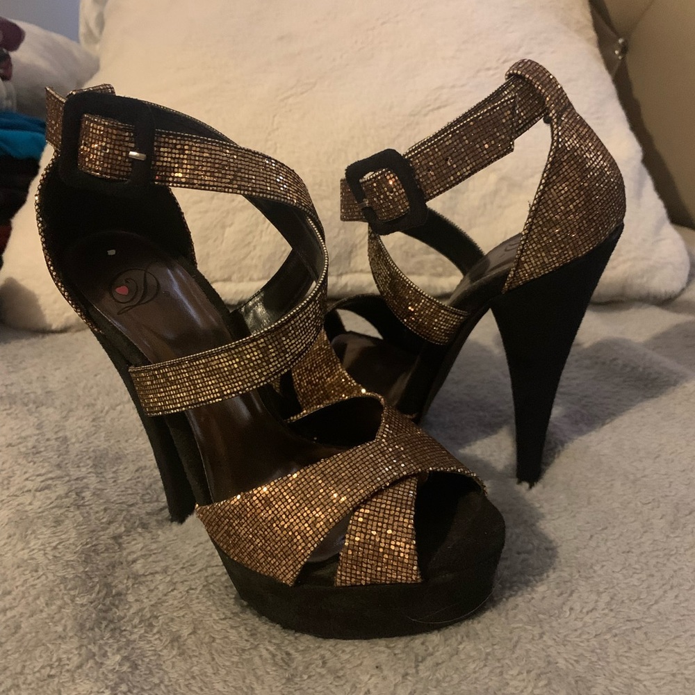 Heels - Picture 2 of 2